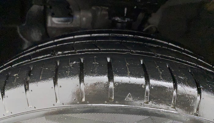 2017 Hyundai Elite i20 ASTA 1.2 (O), Petrol, Manual, 42,999 km, Left Front Tyre Tread