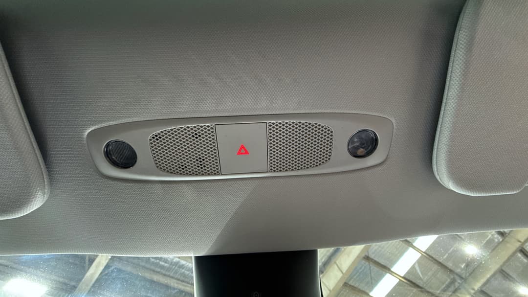On-Roof Controls/Sunglass holder