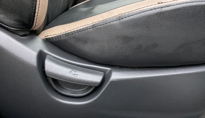 2017 Hyundai Grand i10 MAGNA 1.2 KAPPA VTVT, Petrol, Manual, 66,595 km, Driver Side Adjustment Panel