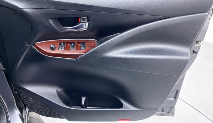 2018 Toyota Innova Crysta 2.4 GX 7 STR, Diesel, Manual, 53,092 km, Driver Side Door Panels Control