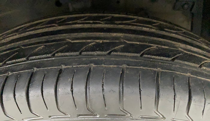 2014 Maruti Swift Dzire VXI, Petrol, Manual, 48,522 km, Right Front Tyre Tread