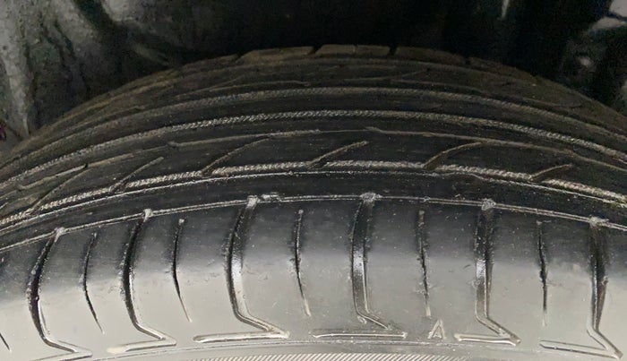 2014 Maruti Swift Dzire VXI, Petrol, Manual, 48,522 km, Left Rear Tyre Tread