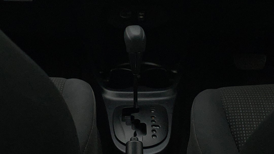 2018 Toyota Yaris Ascent, Automatic, 45032 km, Gear Lever 