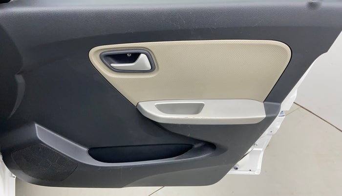 2015 Maruti Alto K10 VXI P, Petrol, Manual, 24,518 km, Driver Side Door Panels Controls