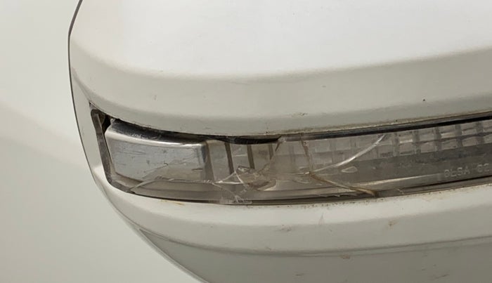 2013 Maruti Swift VXI, Petrol, Manual, 65,866 km, Right rear-view mirror - Indicator light has minor damage