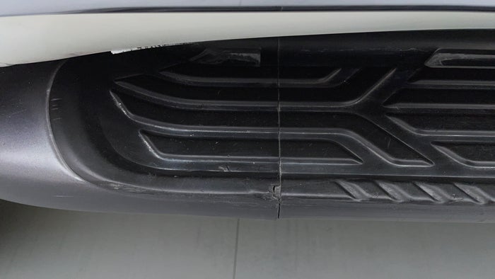 NISSAN PATROL-Running Board RHS Scratched