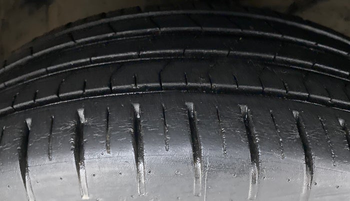 2018 Maruti Baleno ZETA 1.2 K12, Petrol, Manual, 37,499 km, Right Front Tyre Tread