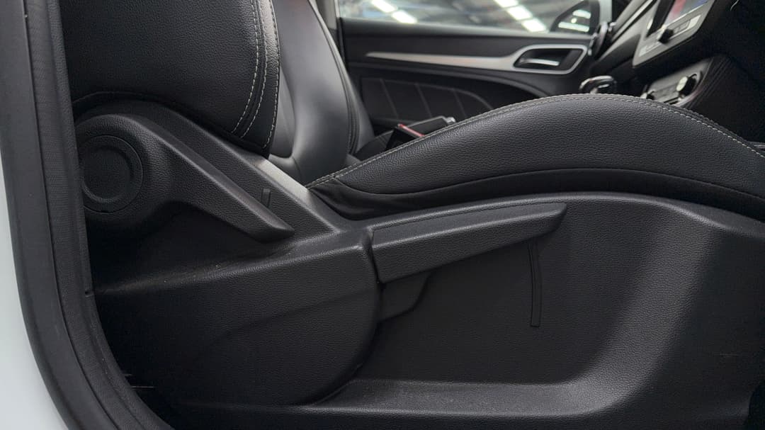 2019 MG ZS Essence, Automatic, 58405 km, Drivers Side Adjustment Panel