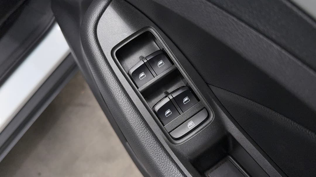 2019 MG ZS Essence, Automatic, 58405 km, Drivers Side Door Panel Controls