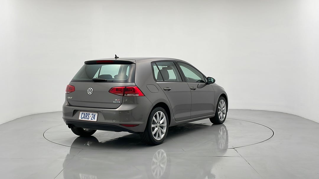 Right Back Diagonal (45- Degree) View