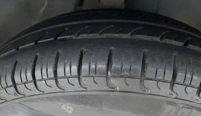 2016 Maruti Alto 800 LXI, Petrol, Manual, 19,821 km, Right Front Tyre Tread