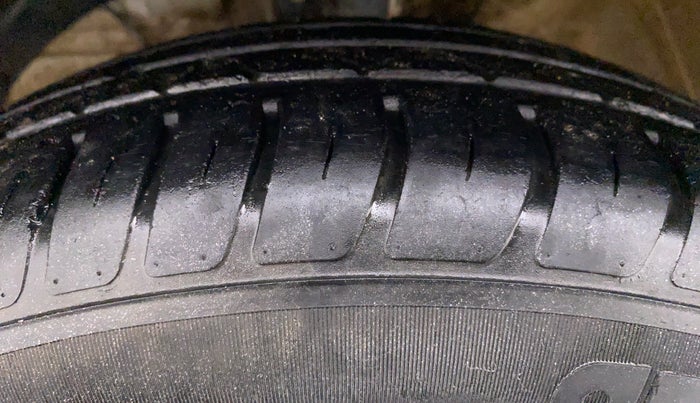 2018 Maruti Swift VXI D, Petrol, Manual, 30,795 km, Left Front Tyre Tread