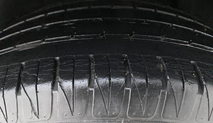 2016 Maruti Vitara Brezza ZDI PLUS, Diesel, Manual, 44,404 km, Left Rear Tyre Tread