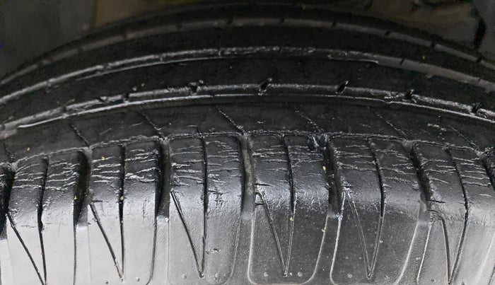 2016 Maruti Vitara Brezza ZDI PLUS, Diesel, Manual, 44,404 km, Right Front Tyre Tread