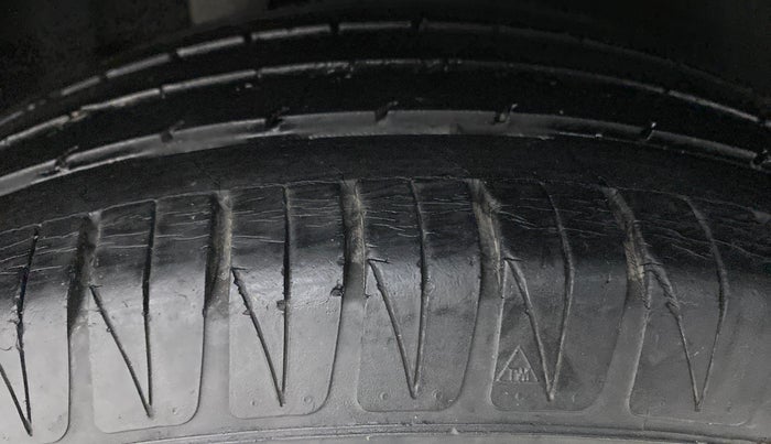 2016 Maruti Vitara Brezza ZDI PLUS, Diesel, Manual, 44,404 km, Right Rear Tyre Tread
