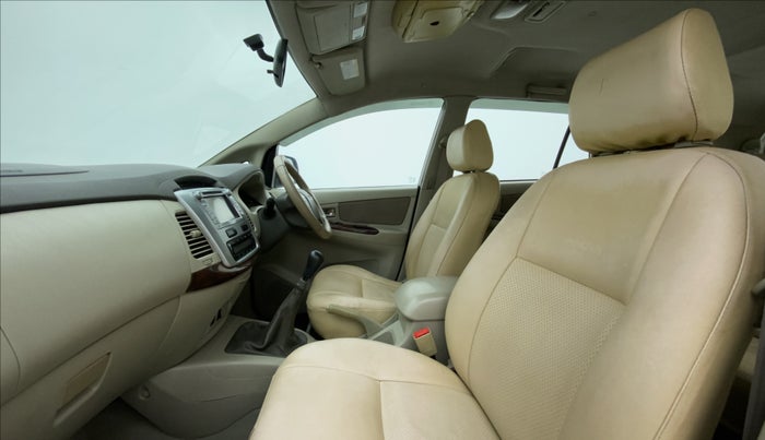 2013 Toyota Innova 2.5 VX 8 STR BS IV, Diesel, Manual, 2,81,647 km, Right Side Front Door Cabin