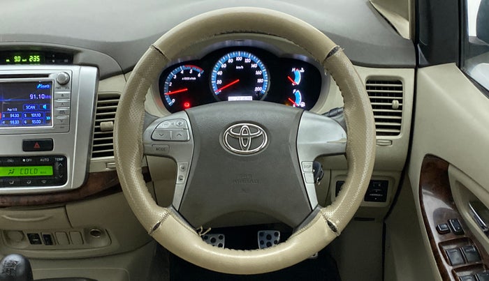 2013 Toyota Innova 2.5 VX 8 STR BS IV, Diesel, Manual, 2,81,647 km, Steering Wheel Close Up