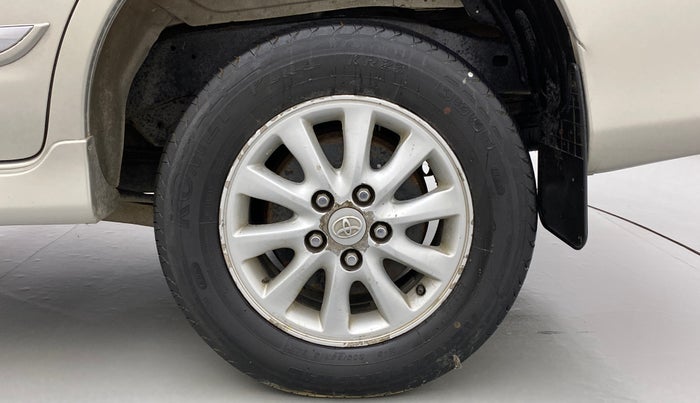 2013 Toyota Innova 2.5 VX 8 STR BS IV, Diesel, Manual, 2,81,647 km, Left Rear Wheel
