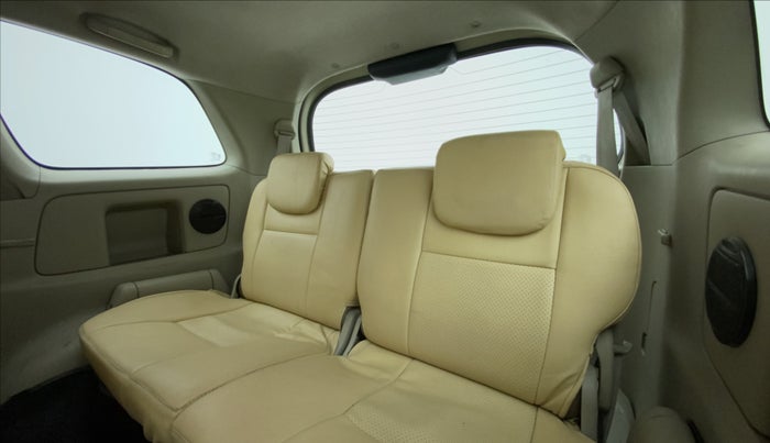2013 Toyota Innova 2.5 VX 8 STR BS IV, Diesel, Manual, 2,81,647 km, Third Seat Row ( optional )