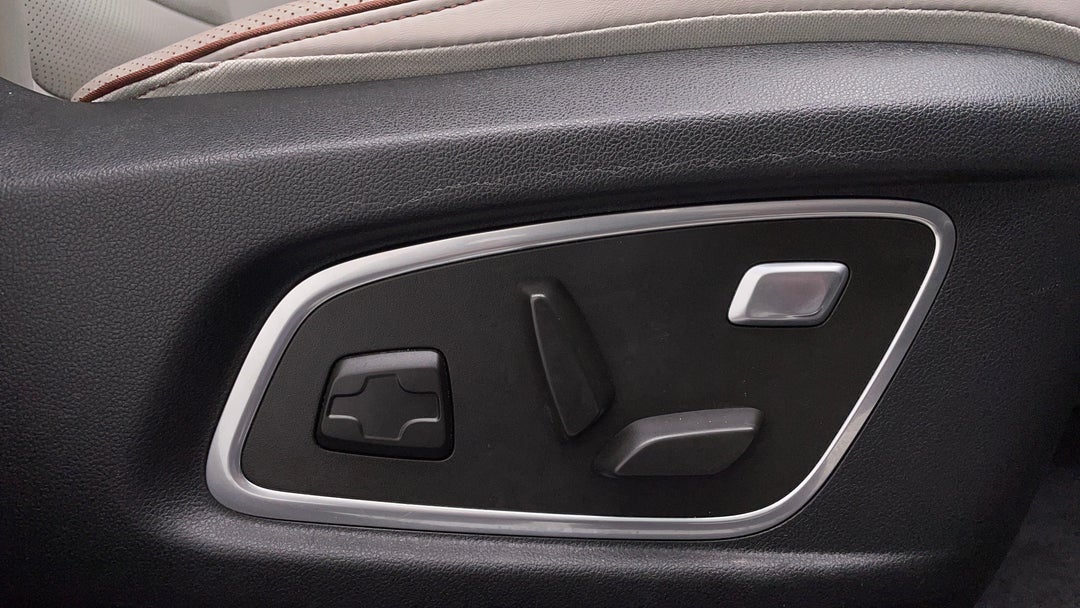 2022 Renault Koleos Intens (4x4), Automatic, 41469 km, Drivers Side Adjustment Panel