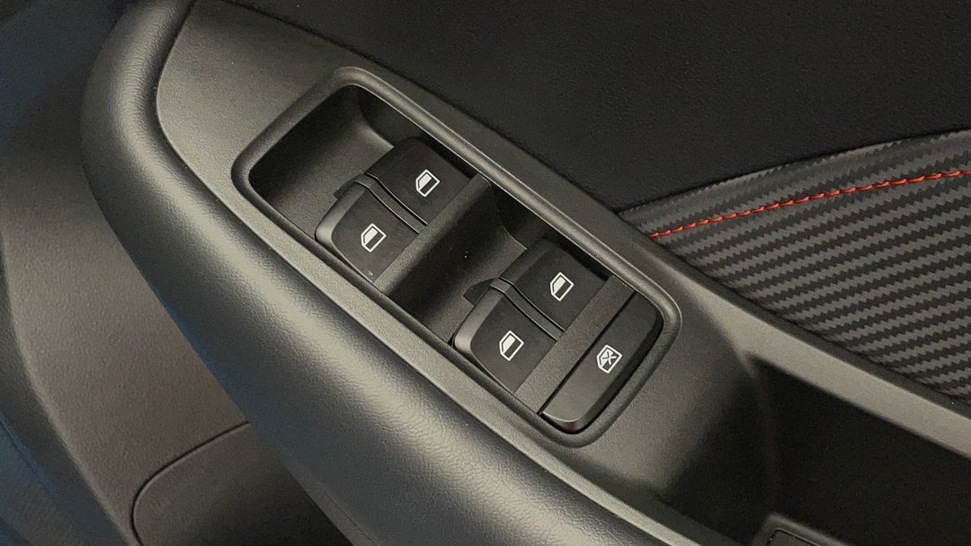 2021 MG Zst Essence, Automatic, 59729 km, Drivers Side Door Panel Controls