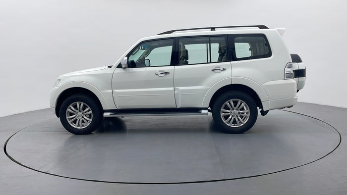 MITSUBISHI PAJERO-Left Side View