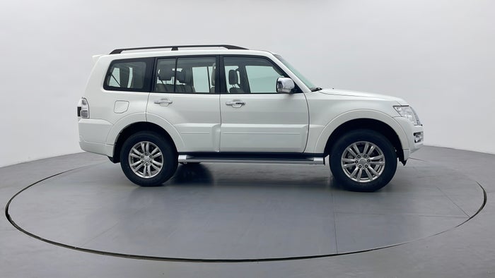 MITSUBISHI PAJERO-Right Side View