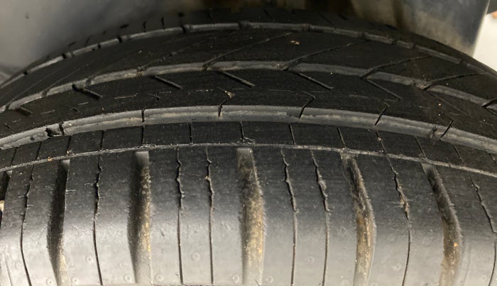 2015 Maruti Swift Dzire ZXI, Petrol, Manual, 18,575 km, Left Rear Tyre Tread