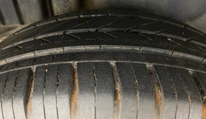 2015 Maruti Swift Dzire ZXI, Petrol, Manual, 18,575 km, Right Rear Tyre Tread