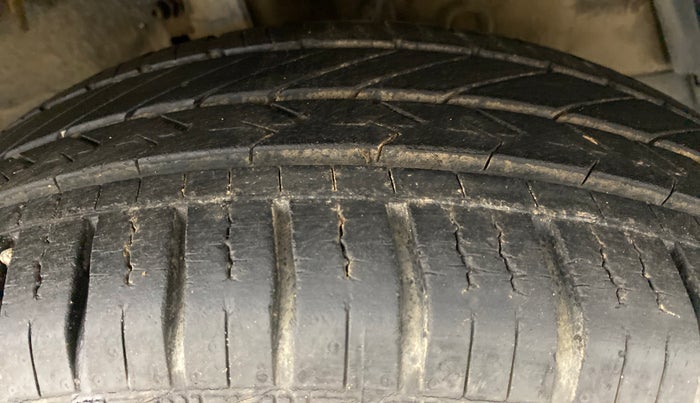 2015 Maruti Swift Dzire ZXI, Petrol, Manual, 18,575 km, Right Front Tyre Tread