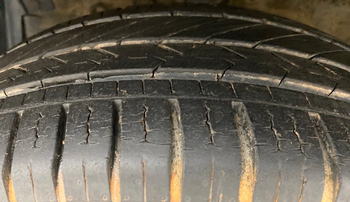 2015 Maruti Swift Dzire ZXI, Petrol, Manual, 18,575 km, Left Front Tyre Tread
