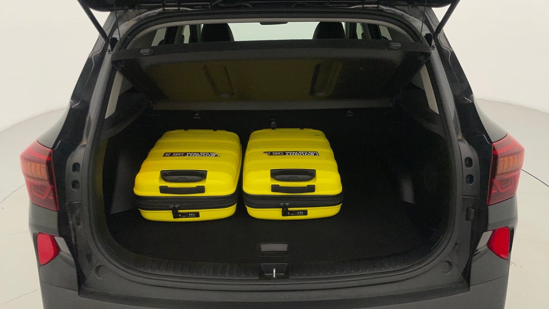 2020 Kia Seltos Gt-line (AWD), Automatic, 44017 km, Boot Inside View with Luggage