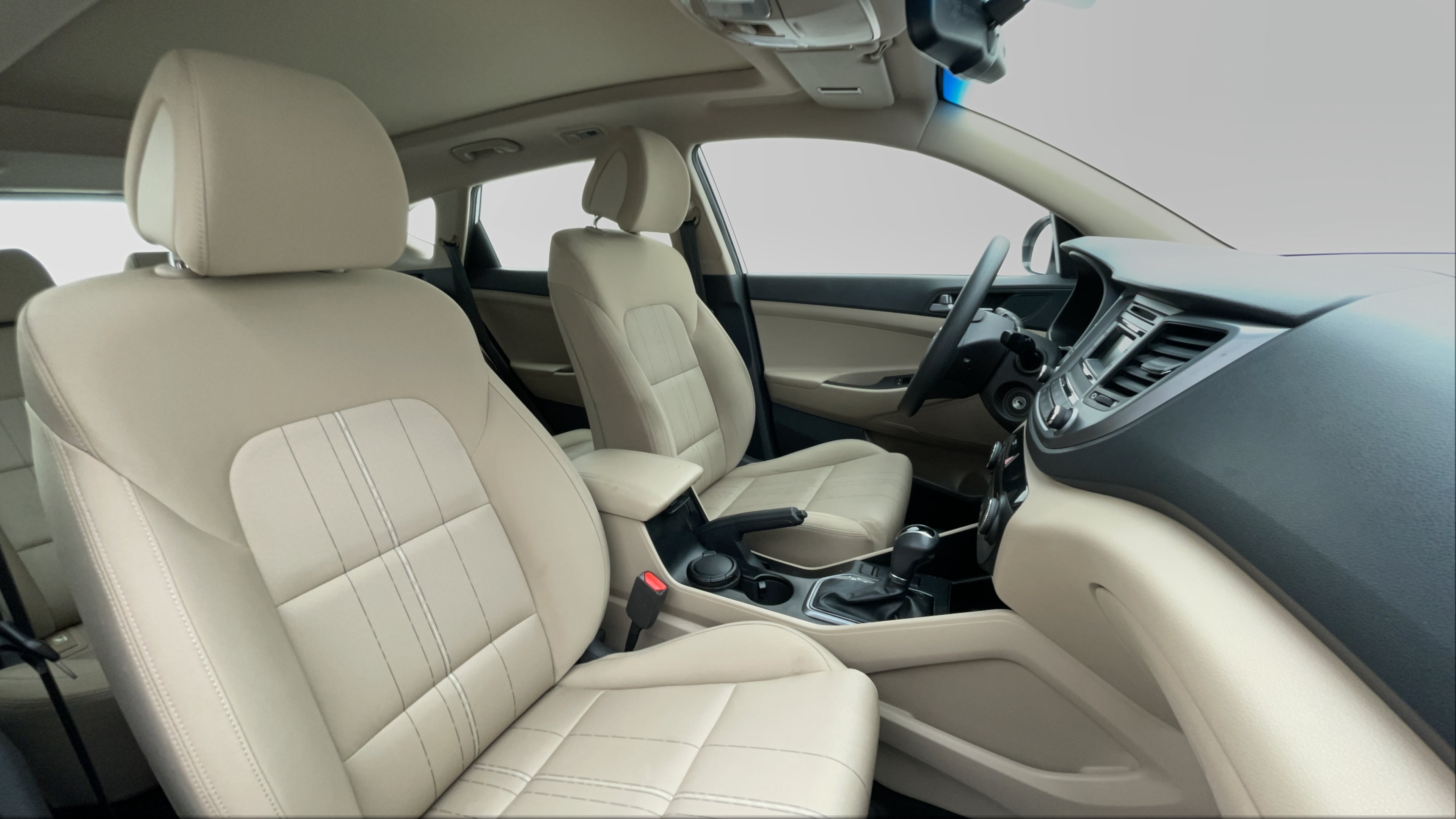 Hyundai Tucson-Right Side Front Door Cabin View