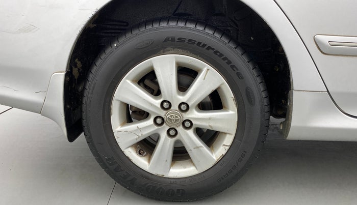 2010 Toyota Corolla Altis GL PETROL, Petrol, Manual, 75,213 km, Right Rear Wheel