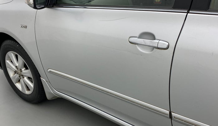 2010 Toyota Corolla Altis GL PETROL, Petrol, Manual, 75,213 km, Front passenger door - Minor scratches