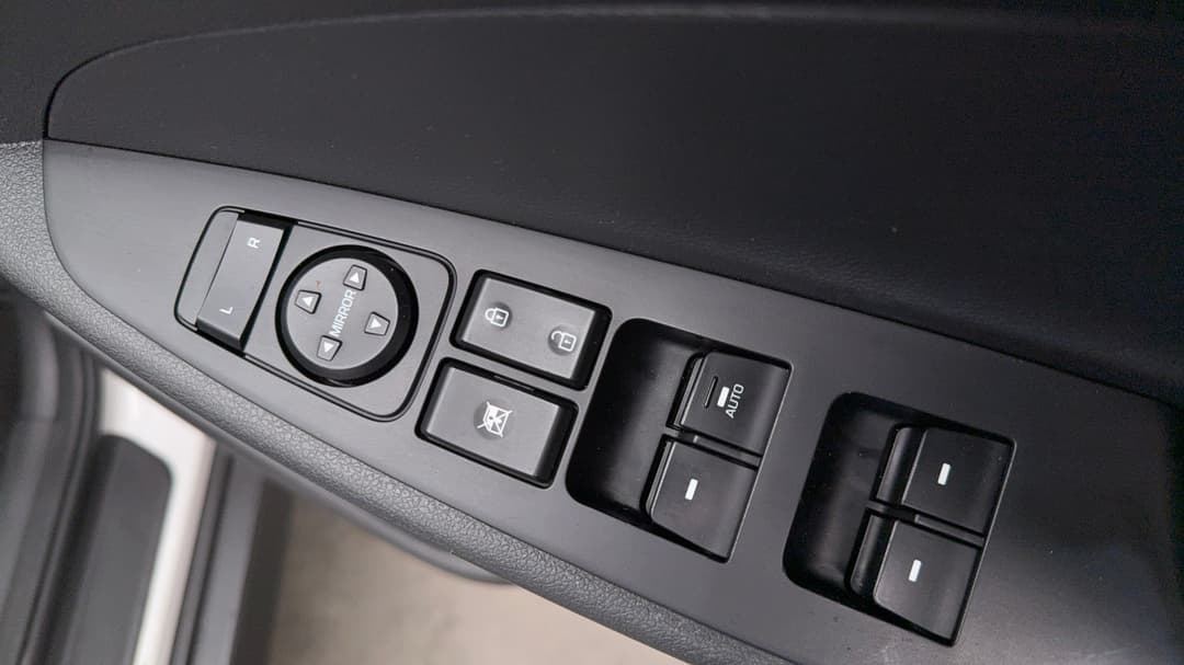 2017 Hyundai Tucson Active (FWD), Automatic, 129894 km, Drivers Side Door Panel Controls