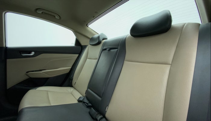 2017 Hyundai Verna 1.6 VTVT SX (O) AT, CNG, Automatic, 33,561 km, Right Side Rear Door Cabin