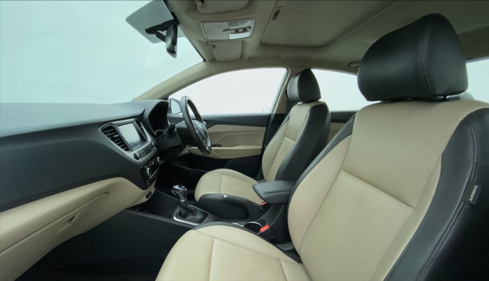 2017 Hyundai Verna 1.6 VTVT SX (O) AT, CNG, Automatic, 33,561 km, Right Side Front Door Cabin