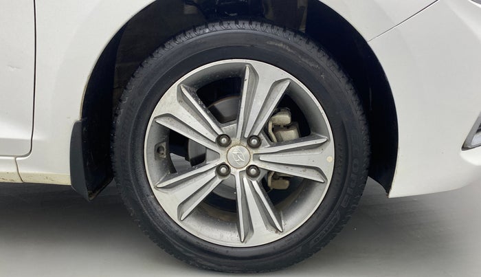 2017 Hyundai Verna 1.6 VTVT SX (O) AT, CNG, Automatic, 33,561 km, Right Front Wheel