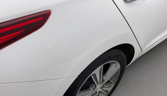 2017 Hyundai Verna 1.6 VTVT SX (O) AT, CNG, Automatic, 33,561 km, Right quarter panel - Minor scratches