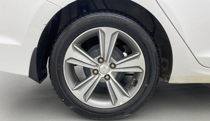 2017 Hyundai Verna 1.6 VTVT SX (O) AT, CNG, Automatic, 33,561 km, Right Rear Wheel
