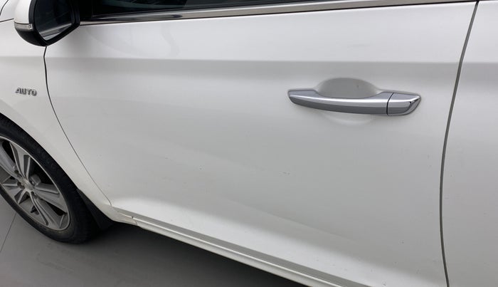 2017 Hyundai Verna 1.6 VTVT SX (O) AT, CNG, Automatic, 33,561 km, Front passenger door - Minor scratches