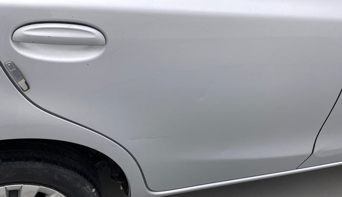 2012 Toyota Etios Liva G, Petrol, Manual, 42,595 km, Right rear door - Minor scratches
