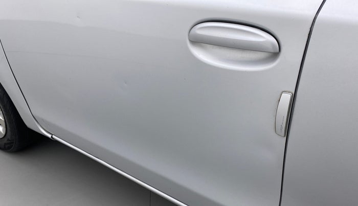 2012 Toyota Etios Liva G, Petrol, Manual, 42,595 km, Front passenger door - Slightly dented