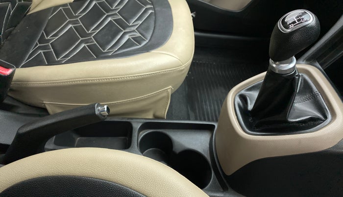 2015 Hyundai Xcent SX 1.2, Petrol, Manual, 94,845 km, Gear Lever