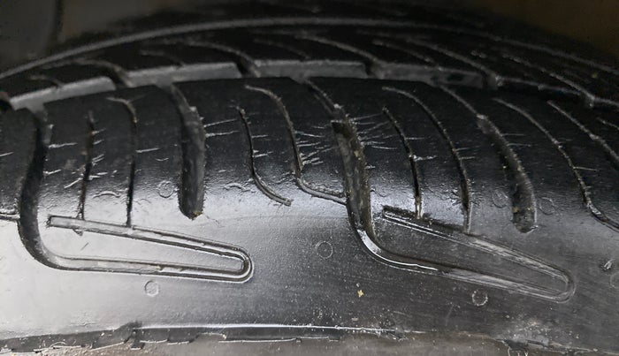 2015 Hyundai Xcent SX 1.2, Petrol, Manual, 94,845 km, Left Front Tyre Tread