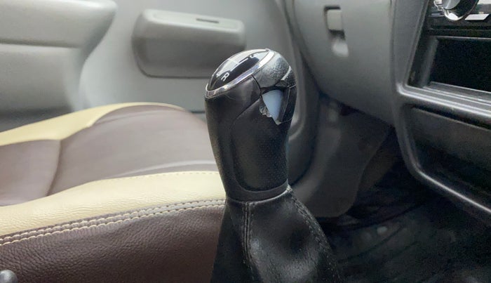 2011 Maruti Alto K10 VXI, Petrol, Manual, 37,681 km, Gear lever - Knob has minor damage