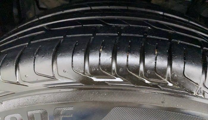 2016 Maruti Vitara Brezza ZDI PLUS DUAL TONE, Diesel, Manual, 1,22,971 km, Left Front Tyre Tread