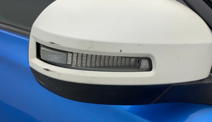 2016 Maruti Vitara Brezza ZDI PLUS DUAL TONE, Diesel, Manual, 1,22,971 km, Right rear-view mirror - Indicator light has minor damage