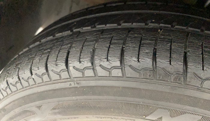 2019 Hyundai NEW SANTRO SPORTZ MT, Petrol, Manual, 31,182 km, Left front tyre - Minor crack